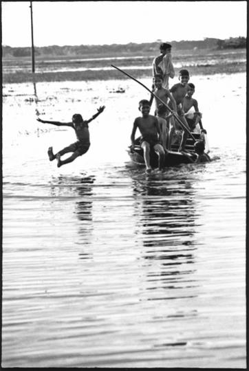 Sylhet kids play boat2